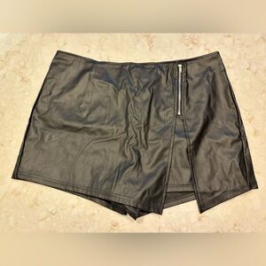 NWT Faux Leather Skort - Size XXL